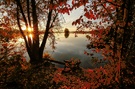 Herbstsonnenaufgang am See